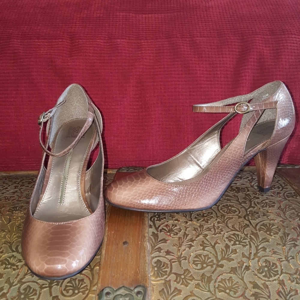 New Directions Women's "Violet" Ankle Strap Pumps